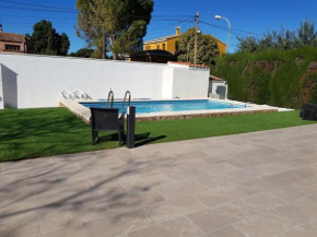 Chalet con Piscina, barbacoa y amplia terraza
